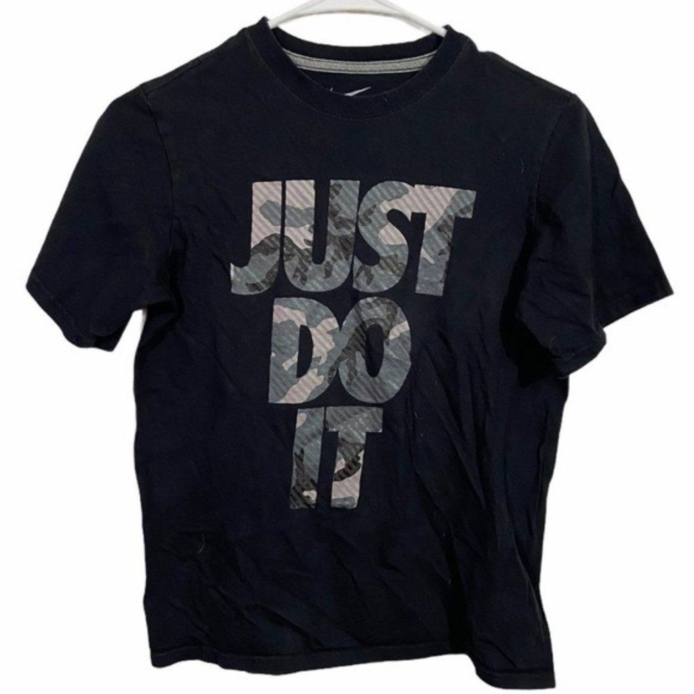 Nike Camo Graphic Short Sleeve Athletic T-Shirt
